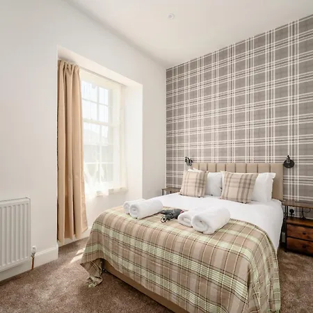 Newsome - Private Bedrooms - Gilmerton, 3* Edinburgh