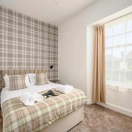 Newsome - Private Bedrooms - Gilmerton, Gasthof Edinburgh
