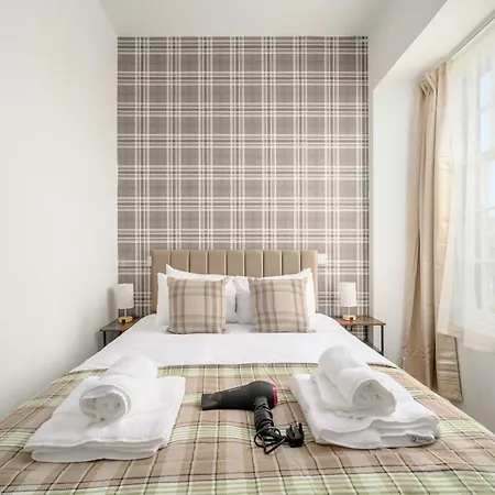 Newsome - Private Bedrooms - Gilmerton, 3* Edinburgh