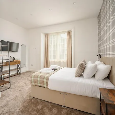 Newsome - Private Bedrooms - Gilmerton, Gasthof Edinburgh