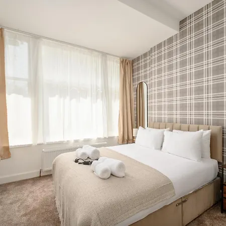Newsome - Private Bedrooms - Gilmerton,