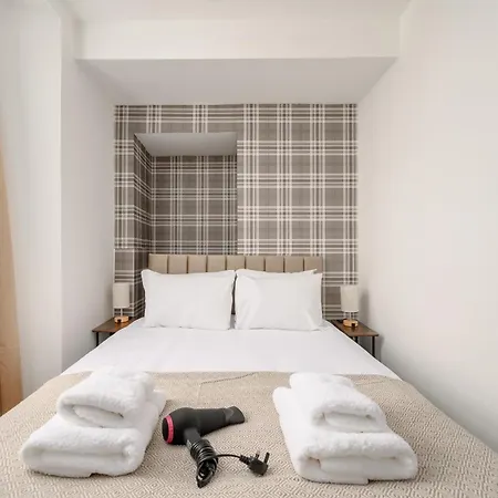Newsome - Private Bedrooms - Gilmerton, Edinburgh