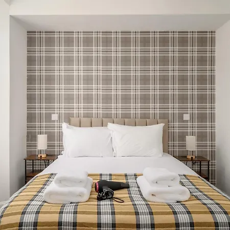 Newsome - Private Bedrooms - Gilmerton, Gasthof Edinburgh