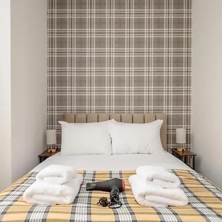 Newsome - Private Bedrooms - Gilmerton,