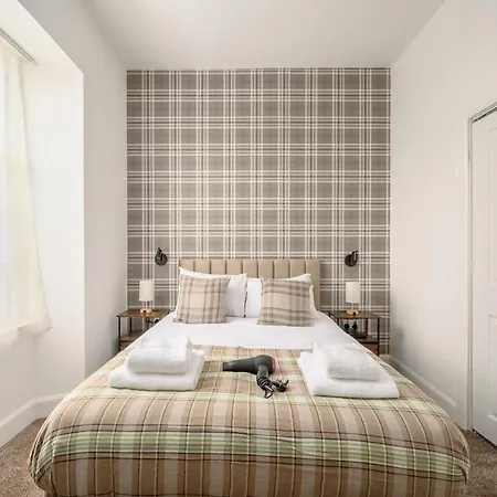 Gasthof Newsome - Private Bedrooms - Gilmerton, Edinburgh