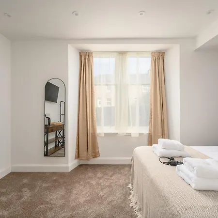 Gasthof Newsome - Private Bedrooms - Gilmerton,