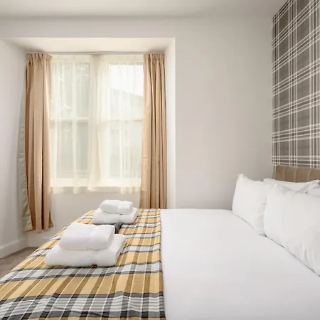 Newsome - Private Bedrooms - Gilmerton,