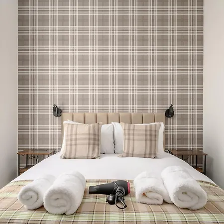 Gasthof Newsome - Private Bedrooms - Gilmerton, Edinburgh
