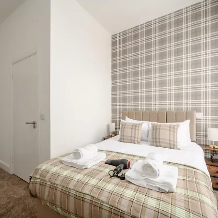 Newsome - Private Bedrooms - Gilmerton,
