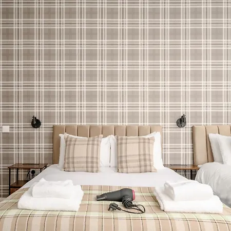 Newsome - Private Bedrooms - Gilmerton, Edinburgh