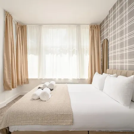 Newsome - Private Bedrooms - Gilmerton, Edinburgh