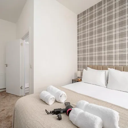 Newsome - Private Bedrooms - Gilmerton,