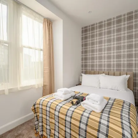 Newsome - Private Bedrooms - Gilmerton, Gasthof