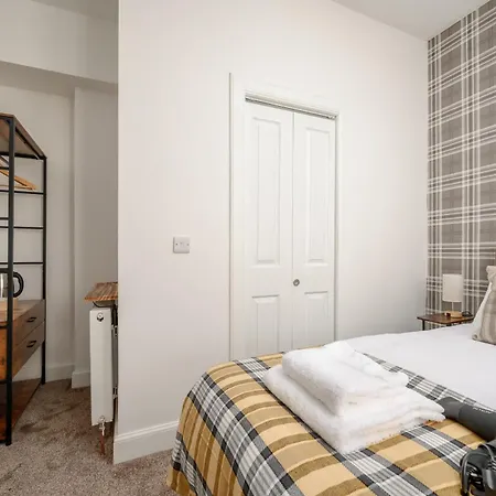 Gasthof Newsome - Private Bedrooms - Gilmerton, Edinburgh