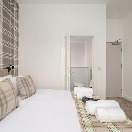 Newsome - Private Bedrooms - Gilmerton, Gasthof 3*