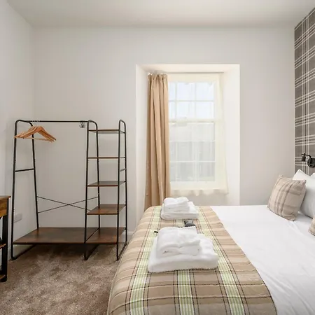 Gasthof Newsome - Private Bedrooms - Gilmerton, Edinburgh
