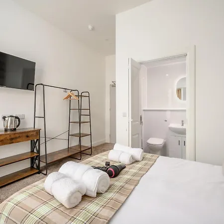Gasthof Newsome - Private Bedrooms - Gilmerton, Edinburgh