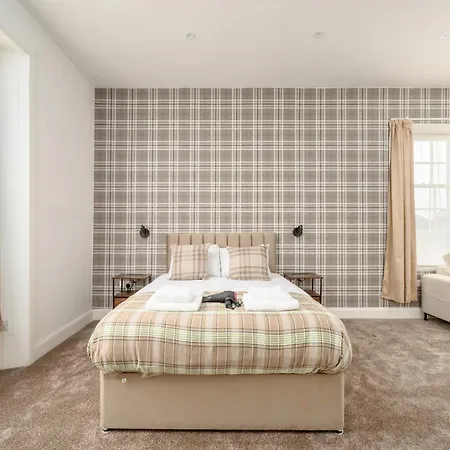 Newsome - Private Bedrooms - Gilmerton, Gasthof Edinburgh
