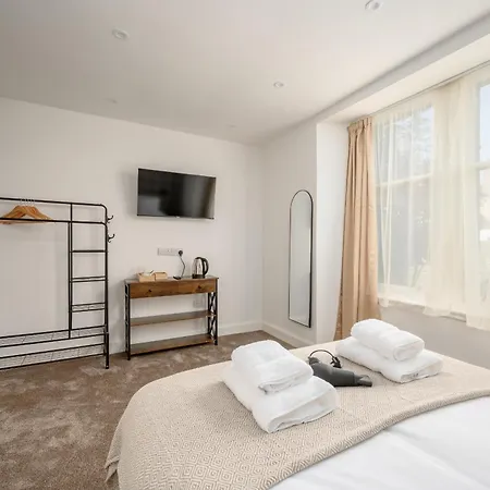 Newsome - Private Bedrooms - Gilmerton, 3*