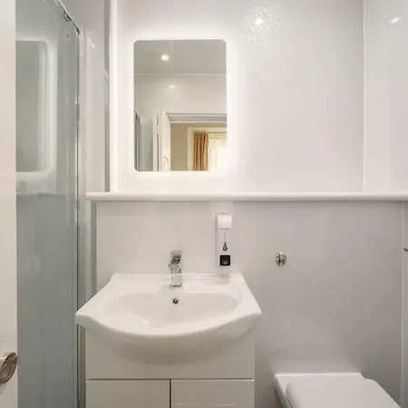 Gasthof Newsome - Private Bedrooms - Gilmerton, Edinburgh