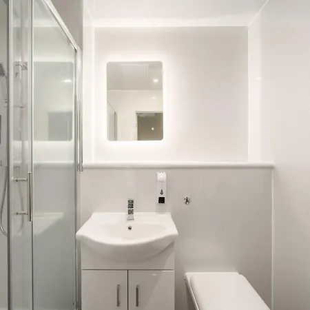 Gasthof Newsome - Private Bedrooms - Gilmerton, Edinburgh