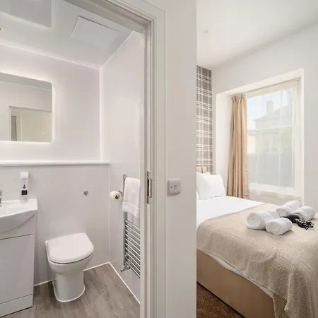 Gasthof Newsome - Private Bedrooms - Gilmerton, Edinburgh