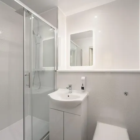 Newsome - Private Bedrooms - Gilmerton, Edinburgh
