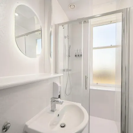 Newsome - Private Bedrooms - Gilmerton, Gasthof