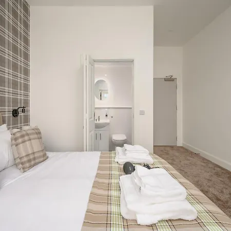 Gasthof Newsome - Private Bedrooms - Gilmerton, Edinburgh