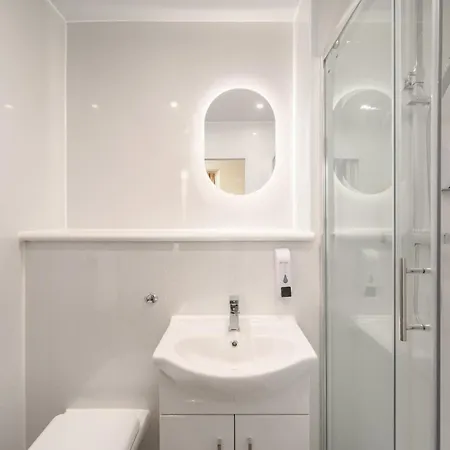 Gasthof Newsome - Private Bedrooms - Gilmerton,