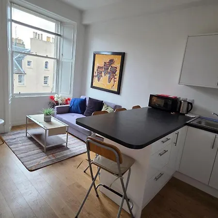 Buccleuch Street Residence, Sleeps 5, 2 Bedroom Close To Fringe Venues * Edinburgh