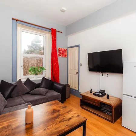 Cosy 3 Bedroom By Meadows