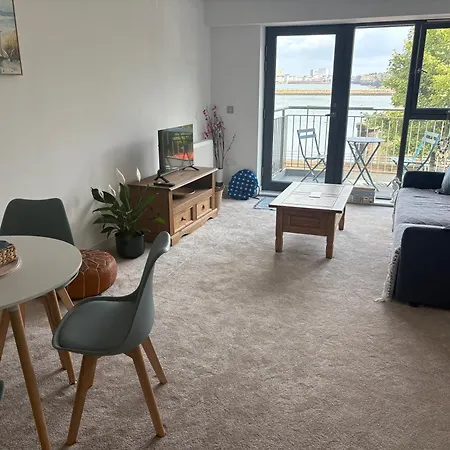 Break By The Sea Apartment Edinburgh