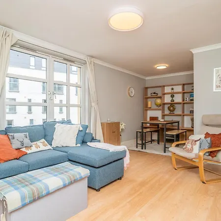 Stylish Minutes From The Royal Mile - Pass The Keys * Edinburg