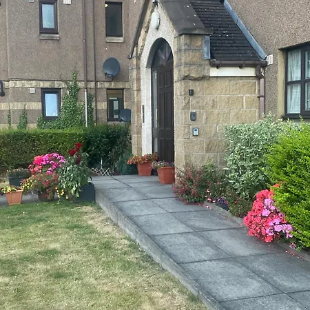 Cosy Centre 2 Bedroom Apartment *