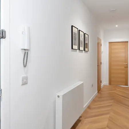 Modern In Centre Apartament