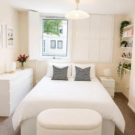 Bright & Spacious In The Heart Of Edinburgh