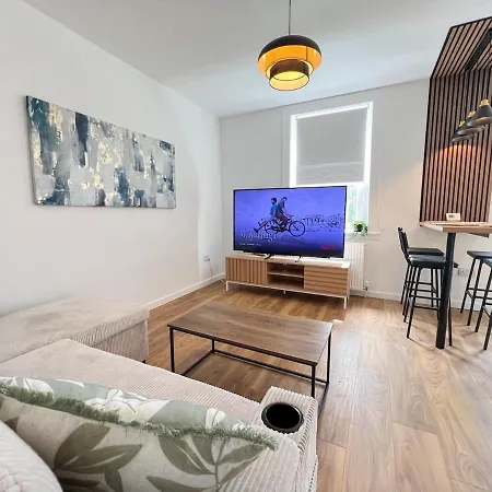 Perfect Base 2 Bedrooms With Free Parking Apartment