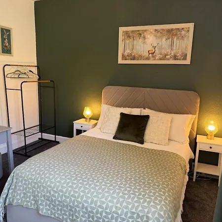 Stylish Retreat Walk To Centre & Wi-fi Apartment Edinburgh