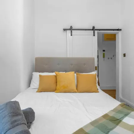 Tram - Centre - Sleeps 3 - 2 Beds Edimburgo