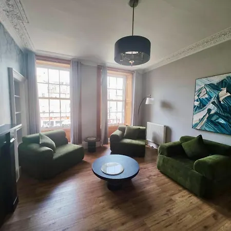 Free Parking Old Town Cowans 2br