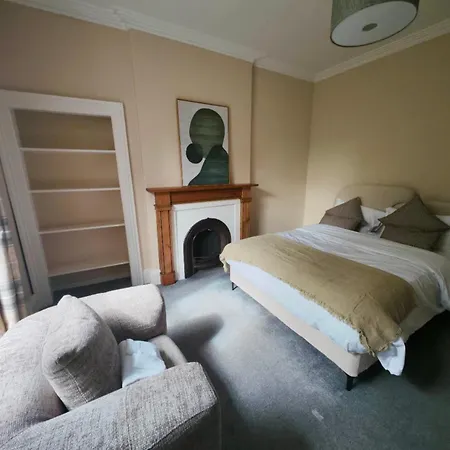 St Patrick Square 2br Apartment