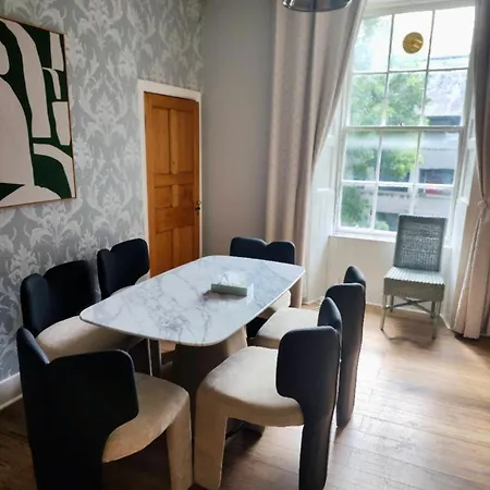 St Patrick Square 2br *