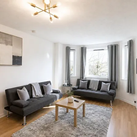 Parking- Sleeps 8- 3 Bedroom House- Centre * Edinburgh