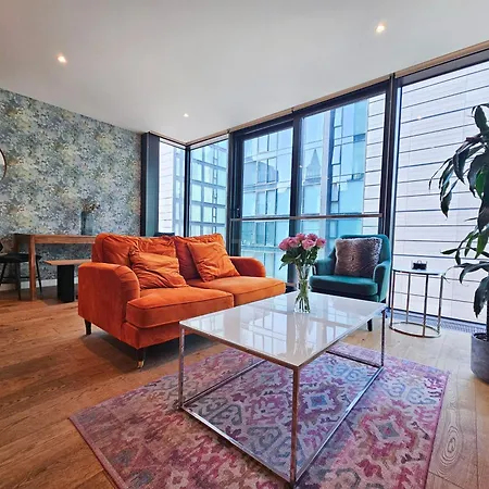 Stylish 2-bedroom Old Town With Lift