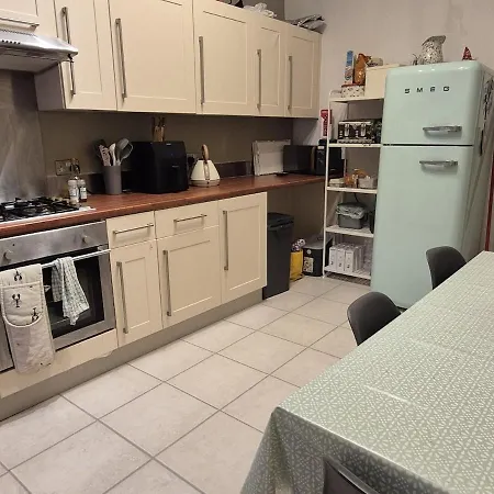 Spacious Garden Flat Edimburgo