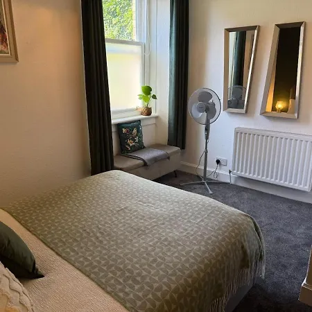 Stylish Retreat Walk To Centre & Wi-fi *