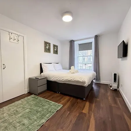Stylish Floor Flat In The Heart Of