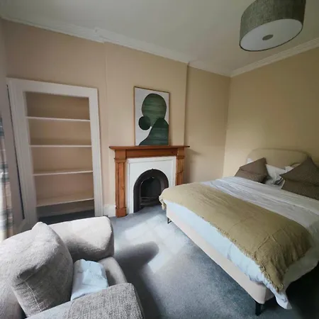 St Patrick Square 2br *