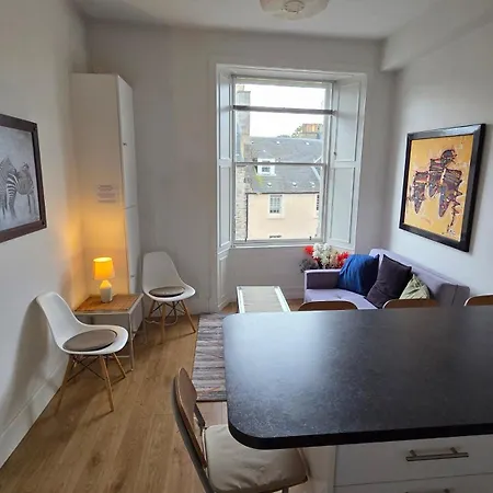 Buccleuch Street Residence, Sleeps 5, 2 Bedroom Close To Fringe Venues Apartment